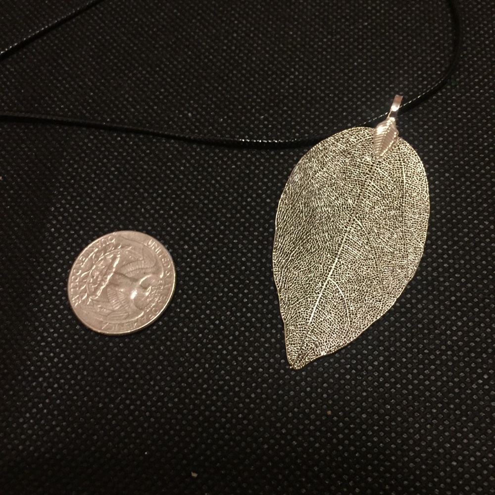 🍃 🍂 Lovely Metallic Leaf Necklace In Gold Or Silver - Picture 4 of 7